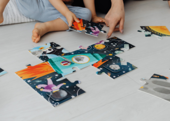 Play With me How to teach children to entertain themselves