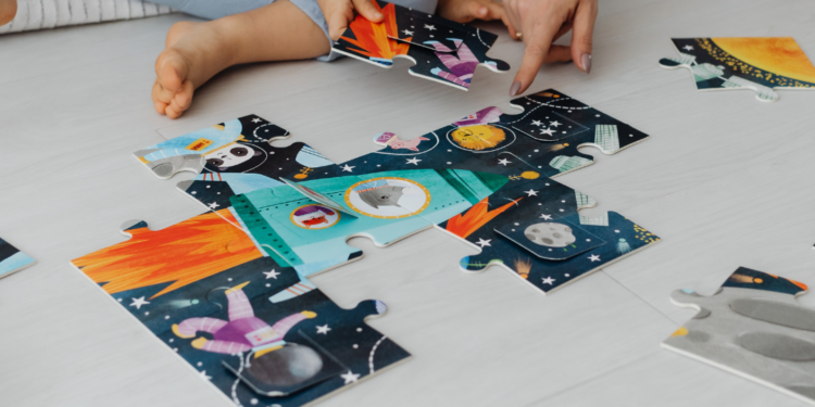 Play With me How to teach children to entertain themselves